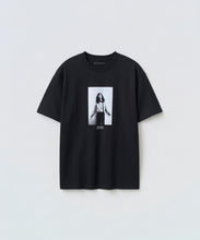 Load image into Gallery viewer, PATTI SMITH PHOTO TEE by KEVIN CUMMINS
