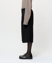 Load image into Gallery viewer, WOOL TWILL WIDE SHORTS