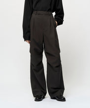 画像をギャラリービューアに読み込む, DIMENSIONAL KNEE TUCK PANTS