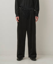 画像をギャラリービューアに読み込む, LUSTROUS CORDUROY WIDE PANTS
