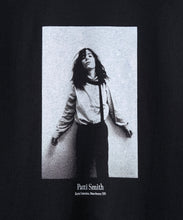 Load image into Gallery viewer, PATTI SMITH PHOTO TEE by KEVIN CUMMINS
