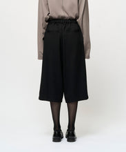 Load image into Gallery viewer, WOOL TWILL WIDE SHORTS

