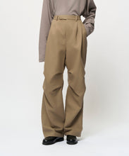 画像をギャラリービューアに読み込む, DIMENSIONAL KNEE TUCK PANTS
