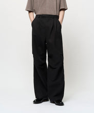 画像をギャラリービューアに読み込む, DIMENSIONAL KNEE TUCK PANTS

