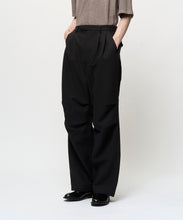 画像をギャラリービューアに読み込む, DIMENSIONAL KNEE TUCK PANTS
