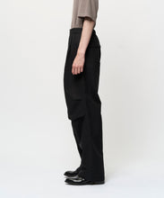 画像をギャラリービューアに読み込む, DIMENSIONAL KNEE TUCK PANTS
