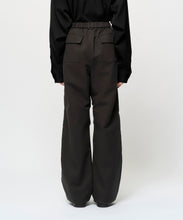 画像をギャラリービューアに読み込む, DIMENSIONAL KNEE TUCK PANTS
