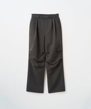 画像をギャラリービューアに読み込む, DIMENSIONAL KNEE TUCK PANTS
